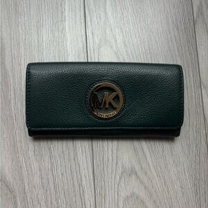 Michael Kors Green Leather Wallet Sophisticated Design